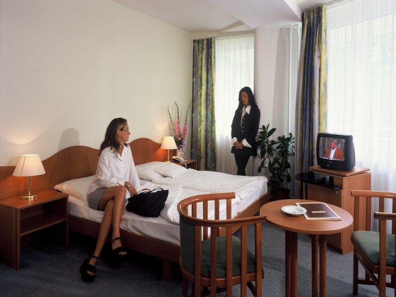 Hotel Nagyerdo Дебрецен Экстерьер фото