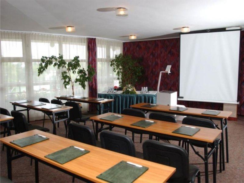 Hotel Nagyerdo Дебрецен Экстерьер фото