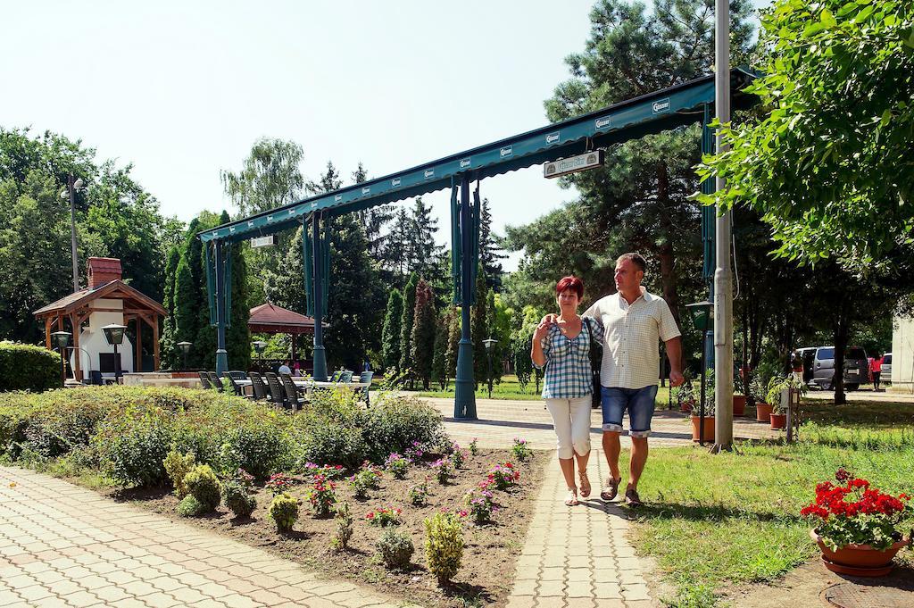Hotel Nagyerdo Дебрецен Экстерьер фото