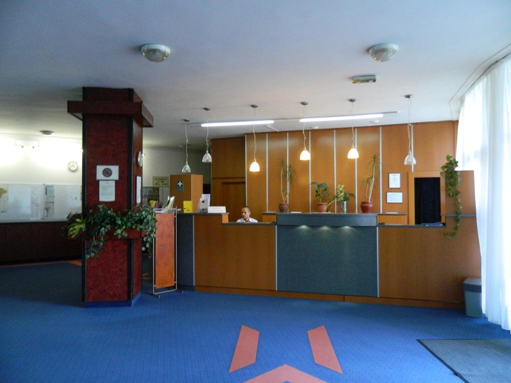 Hotel Nagyerdo Дебрецен Экстерьер фото